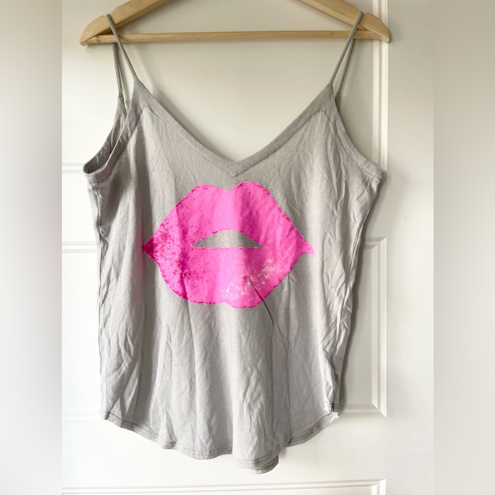 Chaser tank. Size: Small